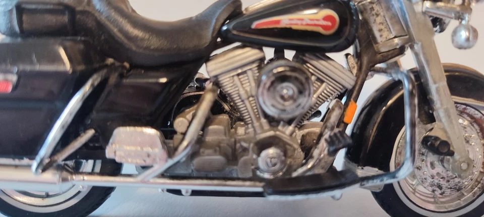 Harley Davidson FLHT Electra Glide Standard Motorrad-Modell von Maisto 1:18 H-D - Bild 2 von 4