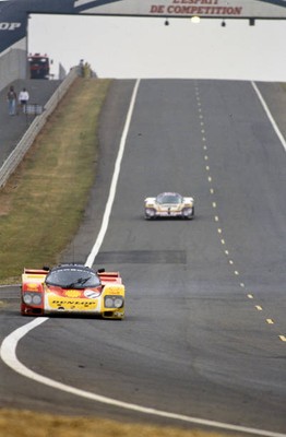 Hans Joachim Stuck Jr Klaus Ludwig Derek Bell Porsche AG Porsche - 1988 Photo 13