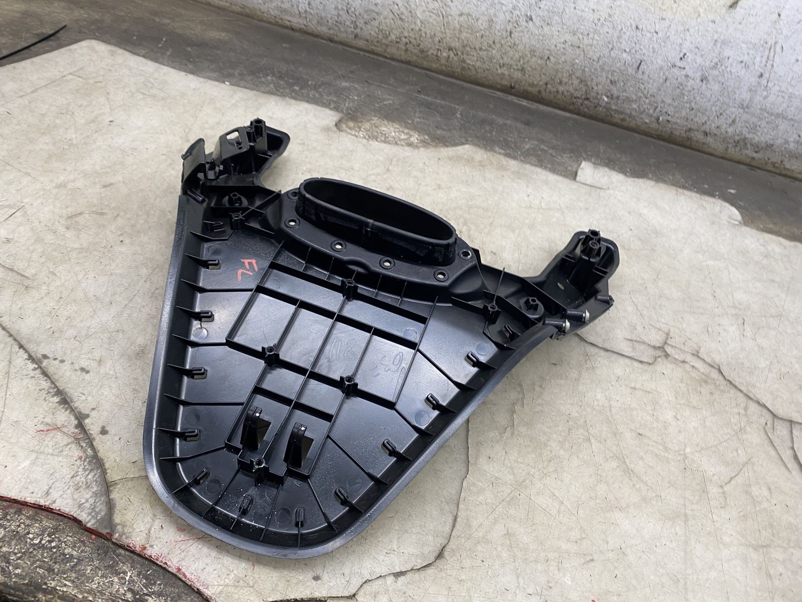 2020-2024 ASTON MARTIN DBX FRONT LEFT DRIVER UPPER HEADREST TRIM PANEL BRACKET