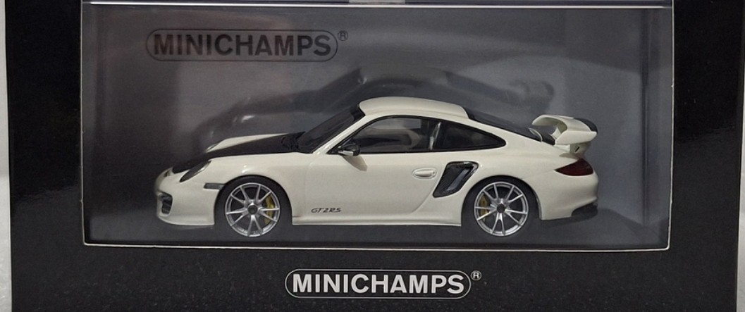 1/43 spark Porsche 911 GT2 RS ホワイト ミニカー Porsche 911 (997.II) GT2 RS 2010 White/ Carbon 1:43 Minichamps