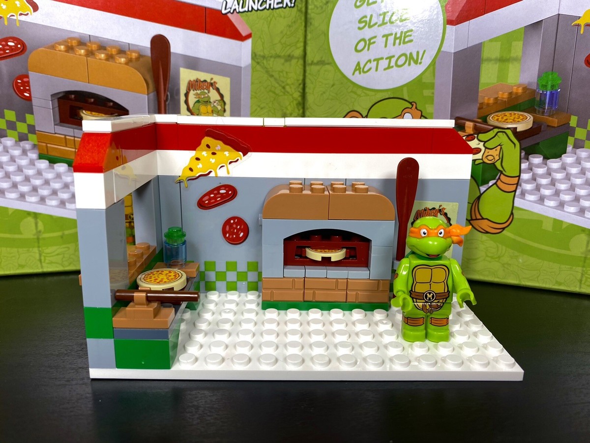 2021 Viacom - Nickelodeon TNMT - Pizza Parlor w/ Mikey