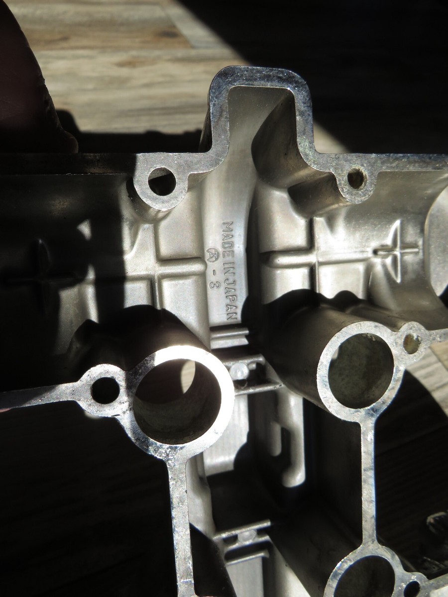 Kawasaki Z1 900 KZ 900 B1 / A4 Engine Cylinder Head Cover Valve