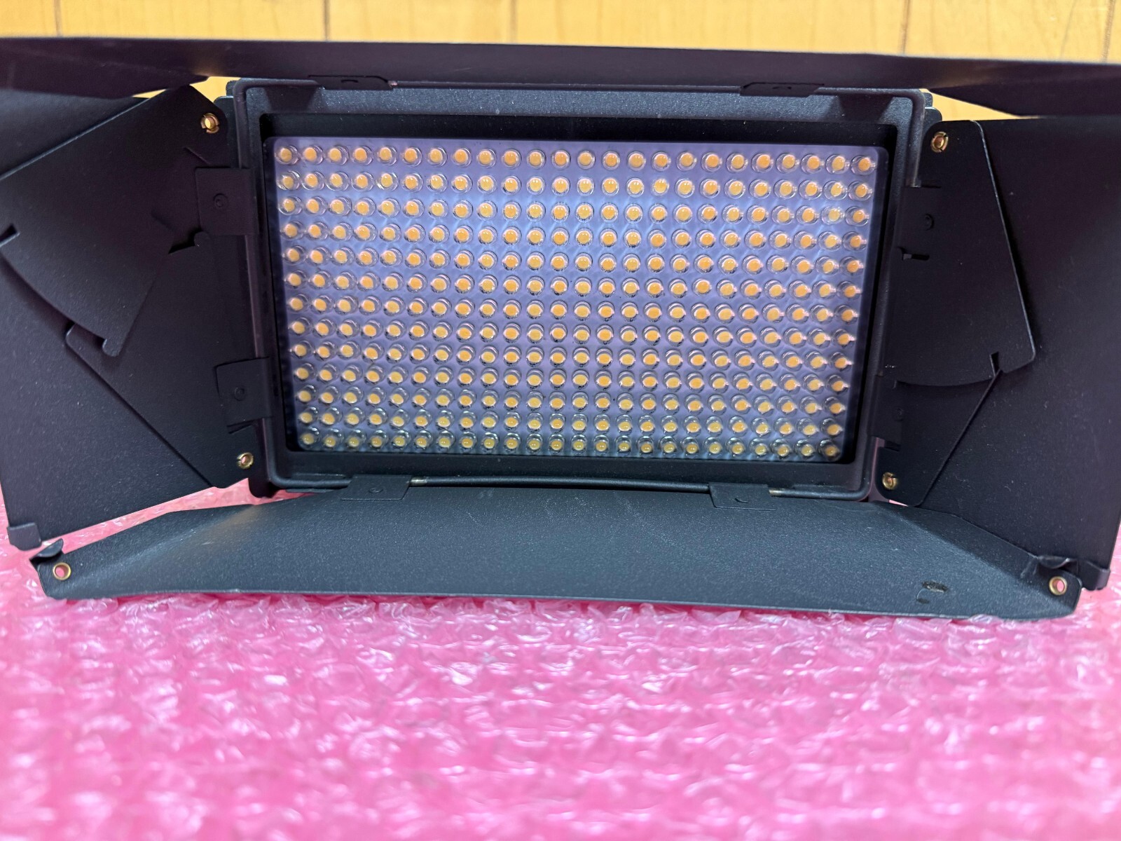 ikan LED312AS Dimmable LED Bi-Color Flood Light Photography 7.4 V 14.8V Black