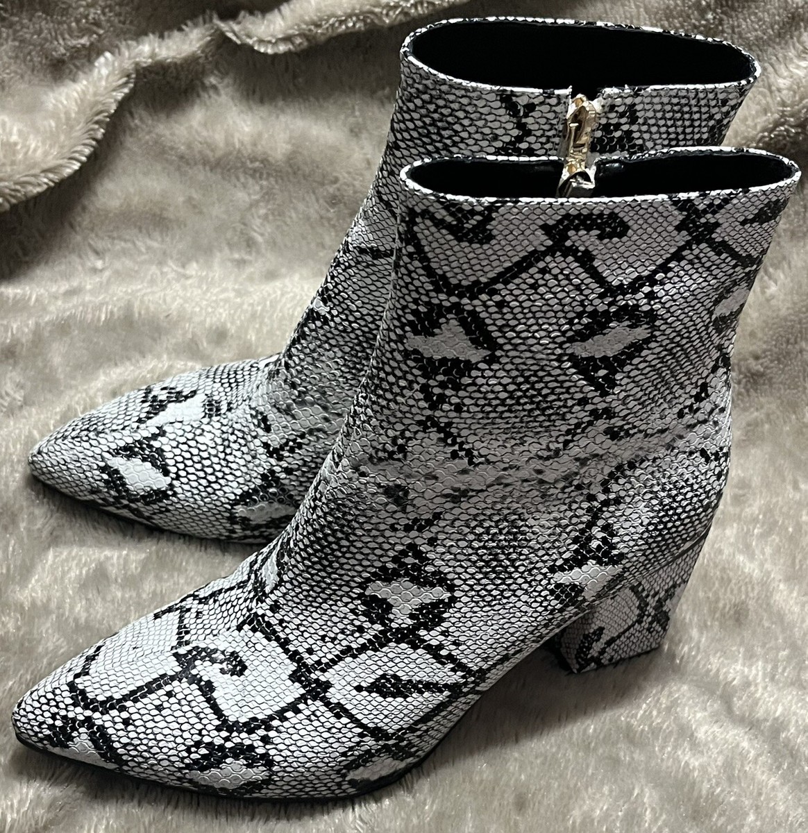 Wet Kiss Snake Print Ankle Boots Side Zipper Block Heel Red Wet Kiss Snake Print Ankle Boots Side Zipper Block Heel Red