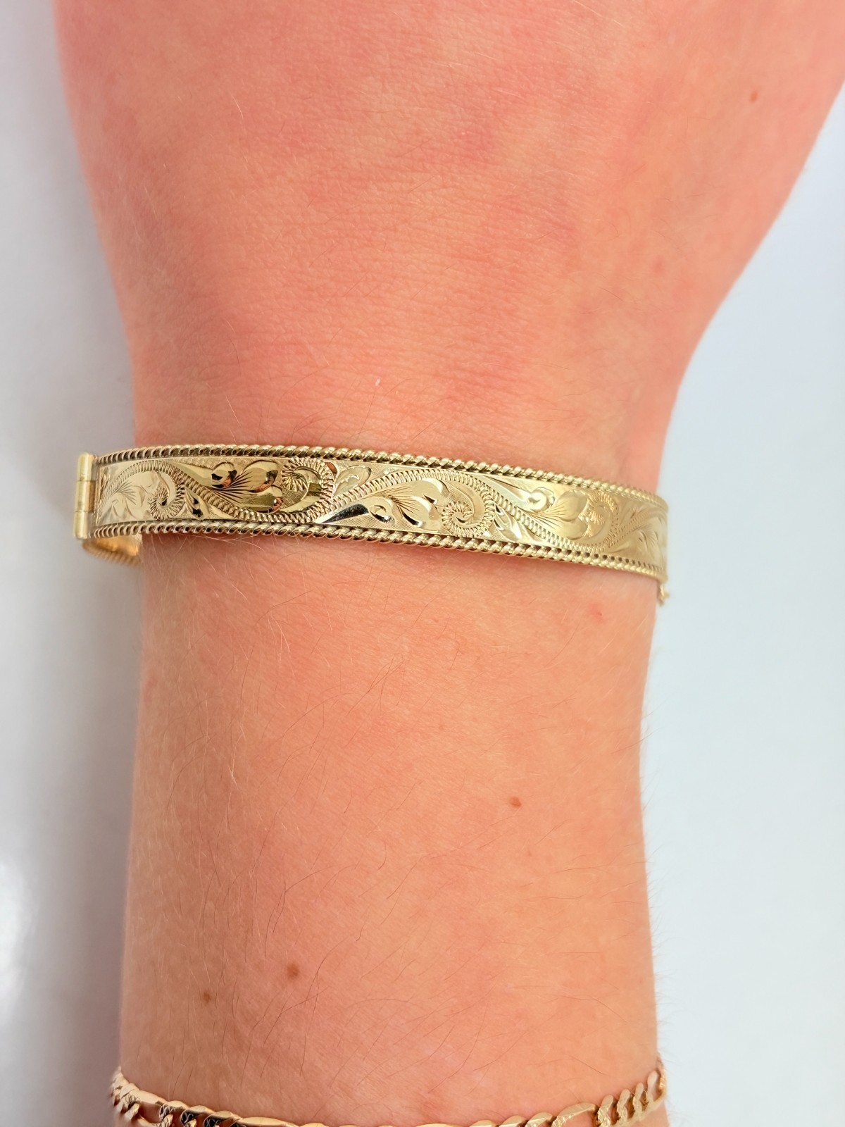 9ct Yellow Solid Gold Patterned Hinged Slave Bang… - image 6