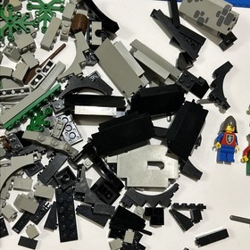 LEGO 6077 Forestmen's River Fortress Minifigures And Partial Set ~90%