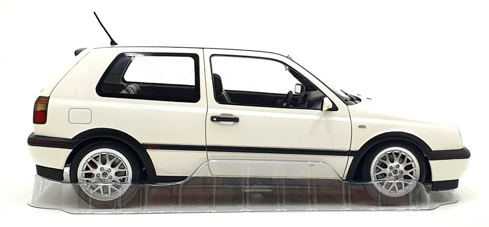 Norev escala 1/18 188508 - 1996 Volkswagen Golf GTI 20º ano Ed - Branco doce - Imagem 3 de 4
