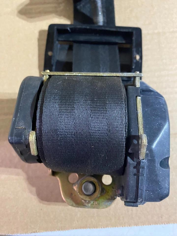 Cinturón de seguridad. DELANTERO DERECHO. Saab 900 1990-93 2 puertas o 3 puertas Foto 2 de 4