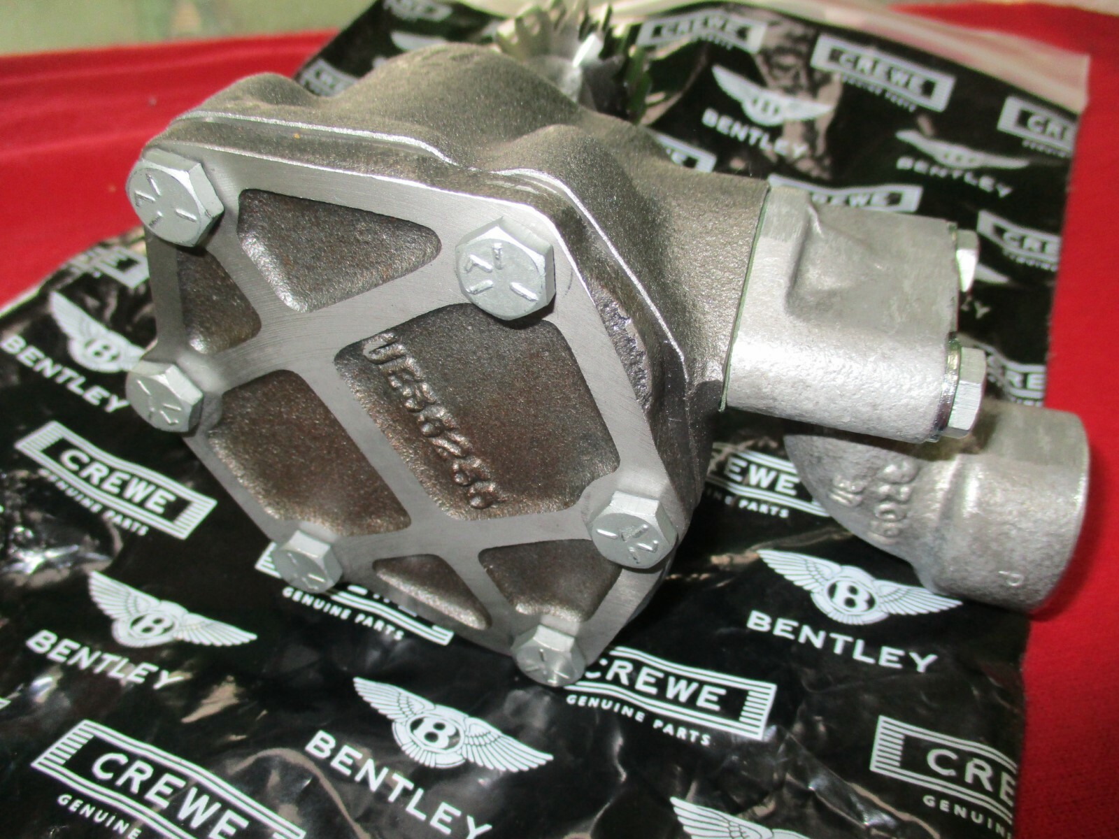 Rolls-Royce Silver Spur, Bentley Mulsanne, Arnage engine oil pump UE78791 NOS