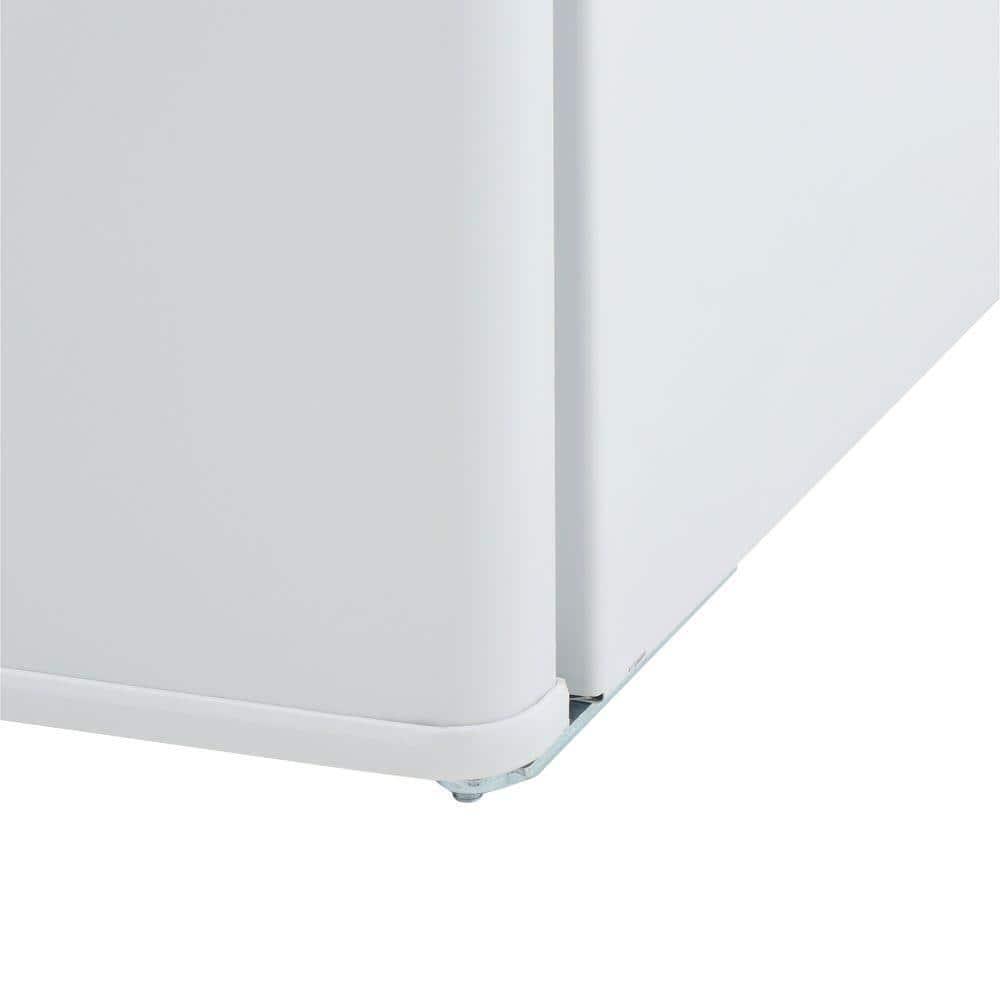 Magic Chef Mini Fridge 2.6CuFt White w/ Upfront Adjustable Thermostat