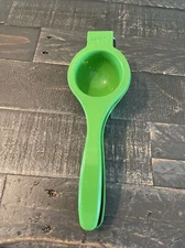 Imusa bright Green citrus juicer/lemon squeezer JH6