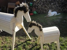 2 Stück Holzpferd Voltigierpferd Holzpony Pferd Pony  114 cm 64 cm braunes Fell 