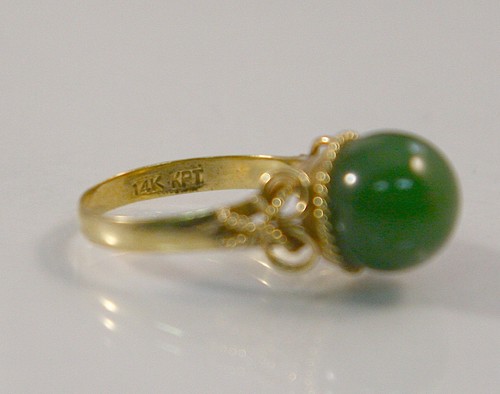 Vintage Ornate 14k Yellow Gold Jade Ring Size 4.5 - Picture 4 of 4