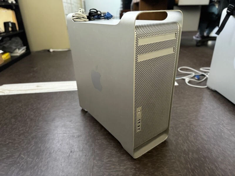 Apple Computer MacPro 1,1 Dual-Core Intel Xeon 2.66 GHz 8 GB Memory - Image 3 of 3