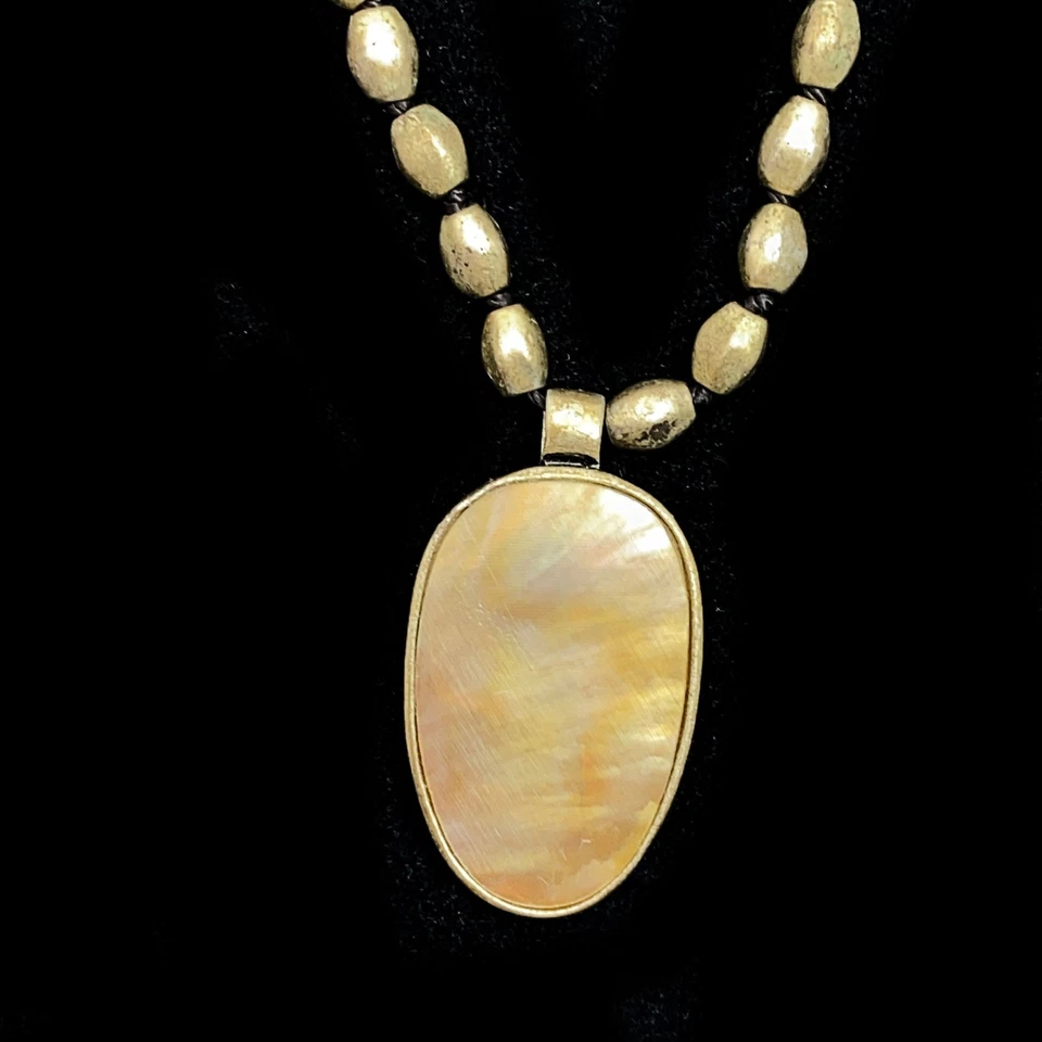 Collar retro concha de abulón cuentas de oro mate KENNETH COLE 17 pulgadas Foto 2 de 4