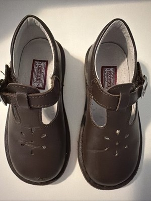 L'Amour Shoes Joy Brown Classic Bow T-Strap Mary Jane Sz. 9