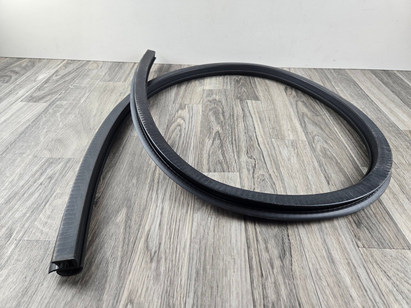 Bentley Continental GTC 2009-2011 Front Lower Door Seal Weatherstrip Rubber