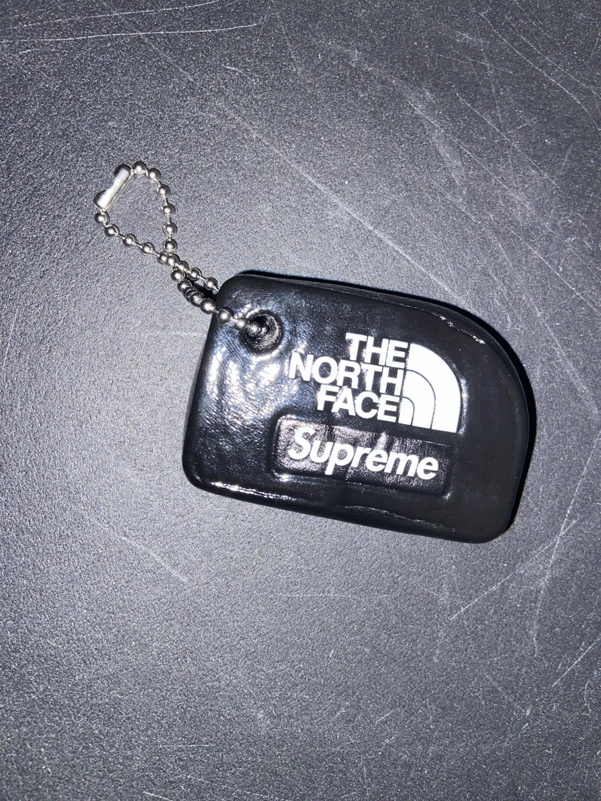 Porte clés flottant Supreme X The North Face logo vinyle 