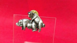 Les Cochons Coquins ( Largeur : 30 mm Hauteur : 25 mm )📌4a