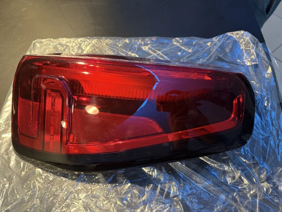 GMC SIERRA SLT DENALI 2500 3500 2020-2023 lámpara trasera izquierda conductor LED OEM 86584238 Foto 2 de 4