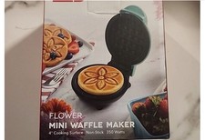 Dash Mini Maker Blume Waffeln No-Stick Oberfläche 4 Zoll Aqua Farbe NEU Ostern