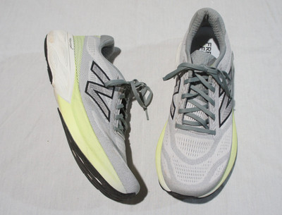 New Balance Fresh Foam X 880 V15 Mens Size 13 EE Gray Yellow Running Sneakers