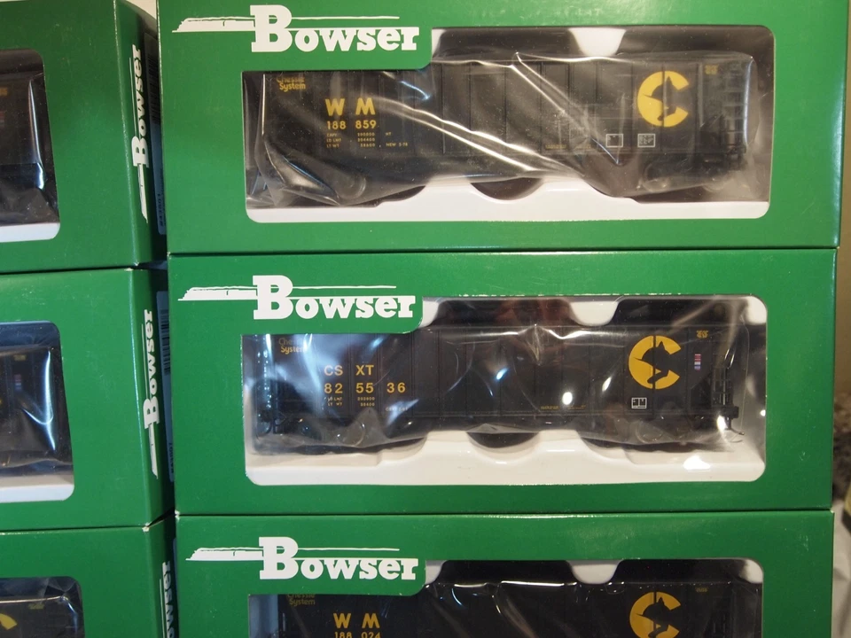 BOWSER H.O. CHESSIE SYSTEM 100ton HOPPER CARS  LOT OF 45 DIFF.NUMBERS - Image 4 of 4