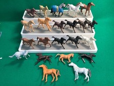 VINTAGE LOT OF 22 SOFT PLASTIC HORSES ABOUT 45-60MM SCALE