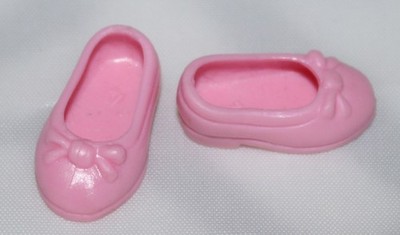 Evi Shelly o Kelley Schuhe kleine Puppenschuhe verm Mattel in rosa