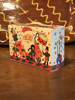 Vintage Unused Christmas Santa Cardboard Candy Container Box  W/String Handle