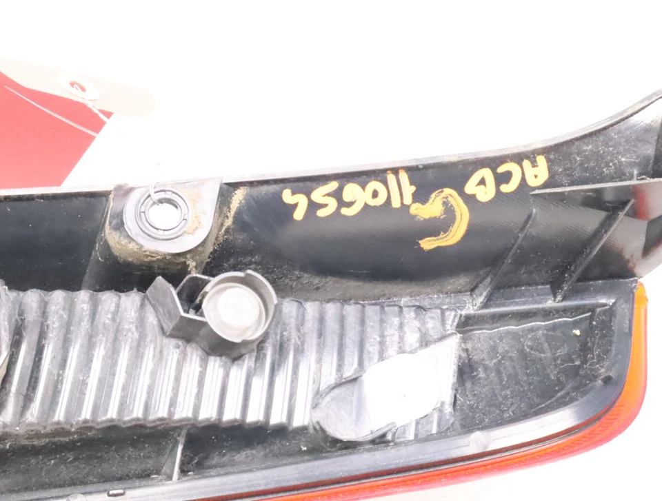 Feu arrière gauche occasion DAIHATSU CUORE II Phase 1 - 1.0i 12v - - Imagen 4 de 4