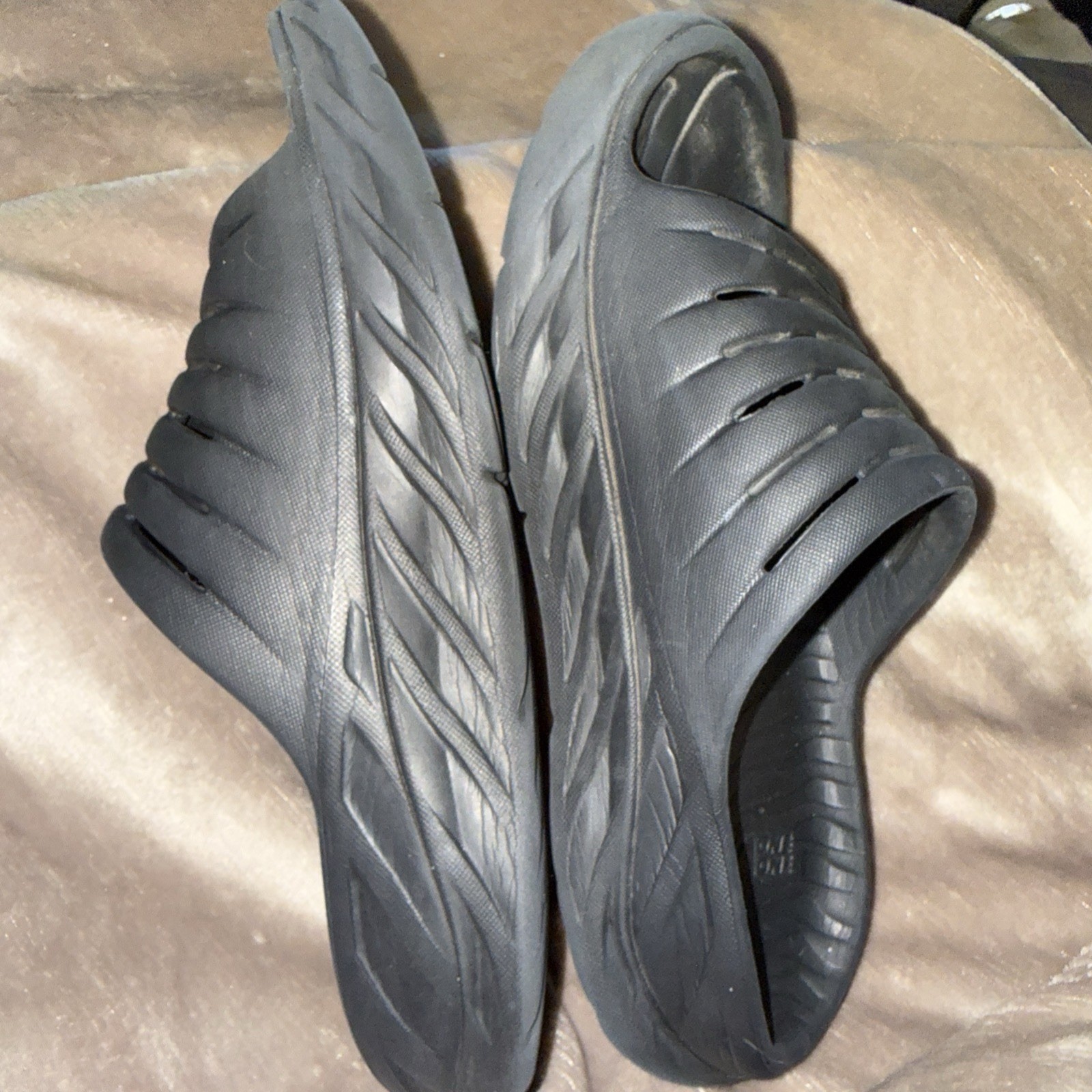 Hoka One One Slides M7 W9 Black Ora Recovery Sandal Shoes Slip On Casual Beach thumbnail 2