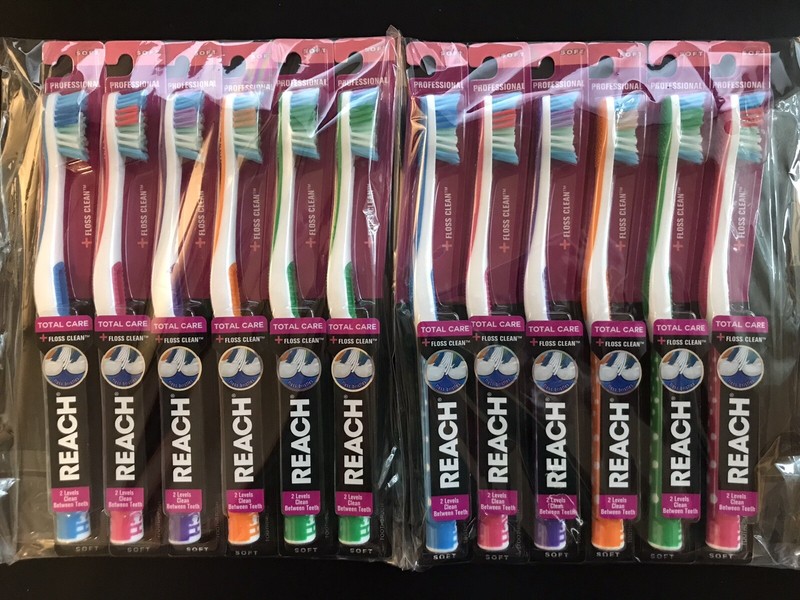 12!! REACH TOTAL CARE TOOTHBRUSHES +FLOSS CLEAN SOFT 2 LEVEL COMPARE LRG LOT