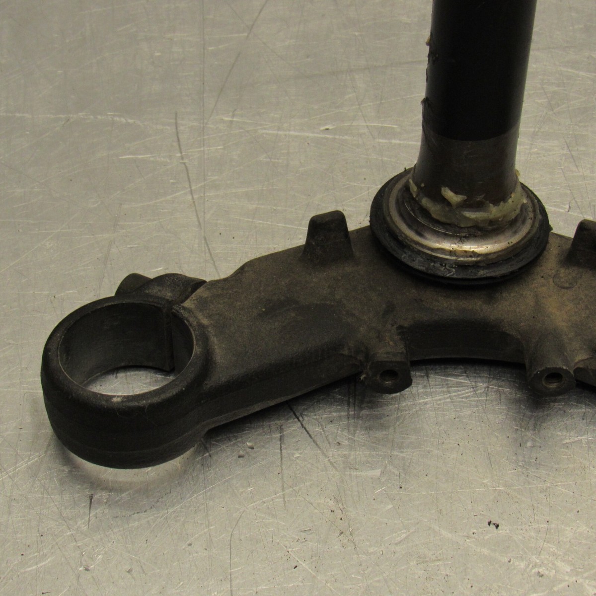 Kawasaki Ninja Ex500 2001 Triple tree Lower Fork holder 44037-1319