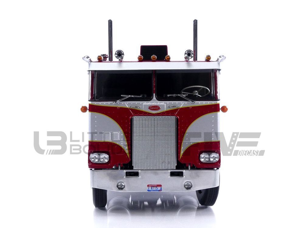 Peterbilt 352 Pacemaker 1977-1979 Red Metallic/ Silver 1 18 Peterbilt 352 Pacemaker 1977-1979 Red Metallic/ Silver 1 18