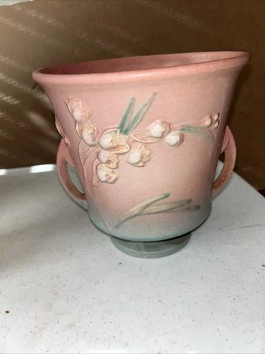 Vintage Roseville Pottery Vase IXIA 640-6,  7” Tall
