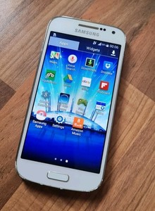 Samsung Galaxy S4 mini entsperrt verpackt