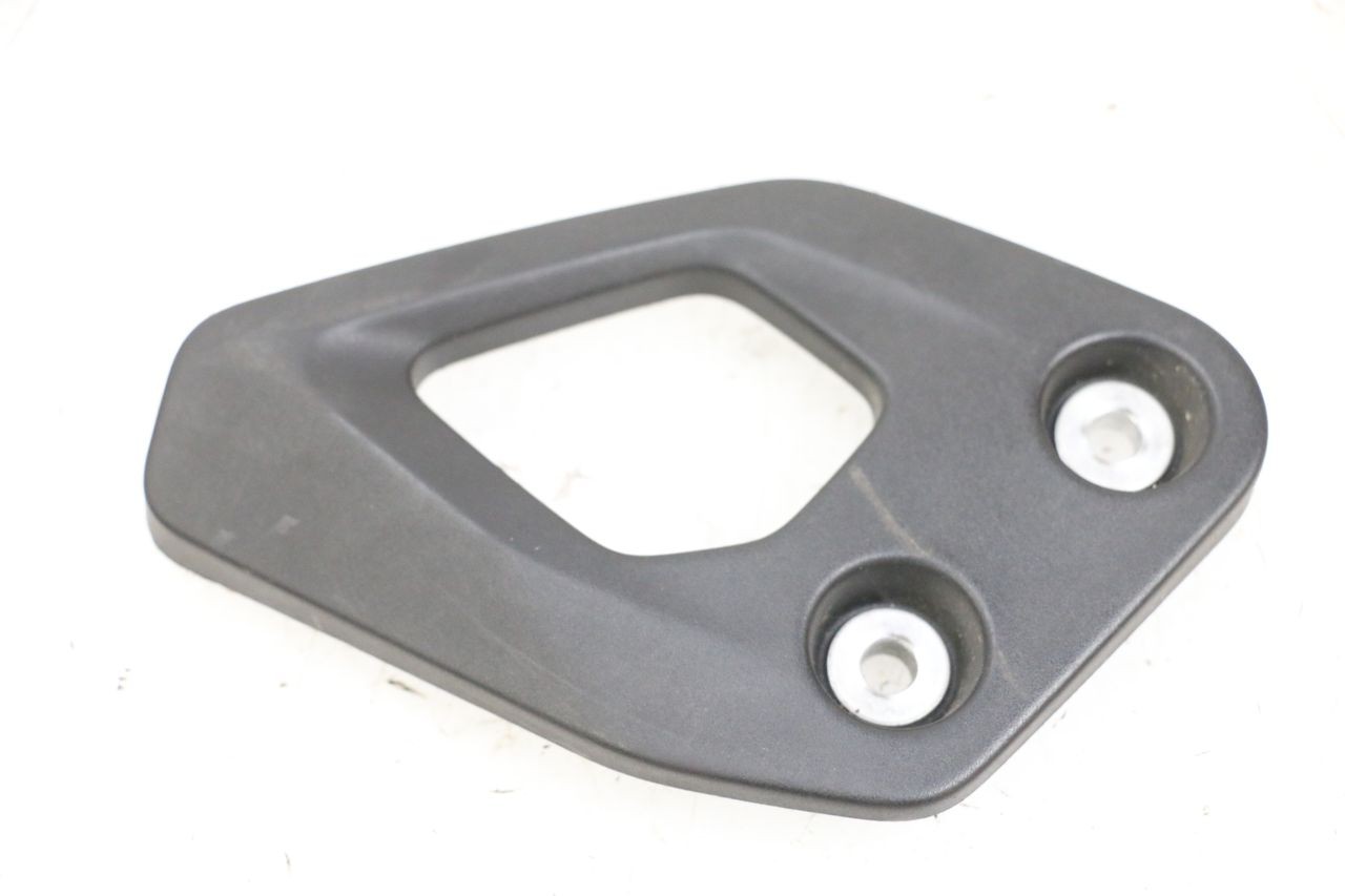 TAPA REPOSAPIES CONEXION IZQUIERDA - BMW R GS 1250 (2021 - 2024)