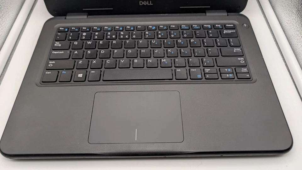 Dell Latitude 3300 · i3-7020U · 4GB · 128GB, photo 3 of 5