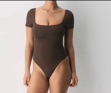 Aritzia Babaton Women's Square Neck contour Short Cap Sleeve Bodysuit Brown L NE