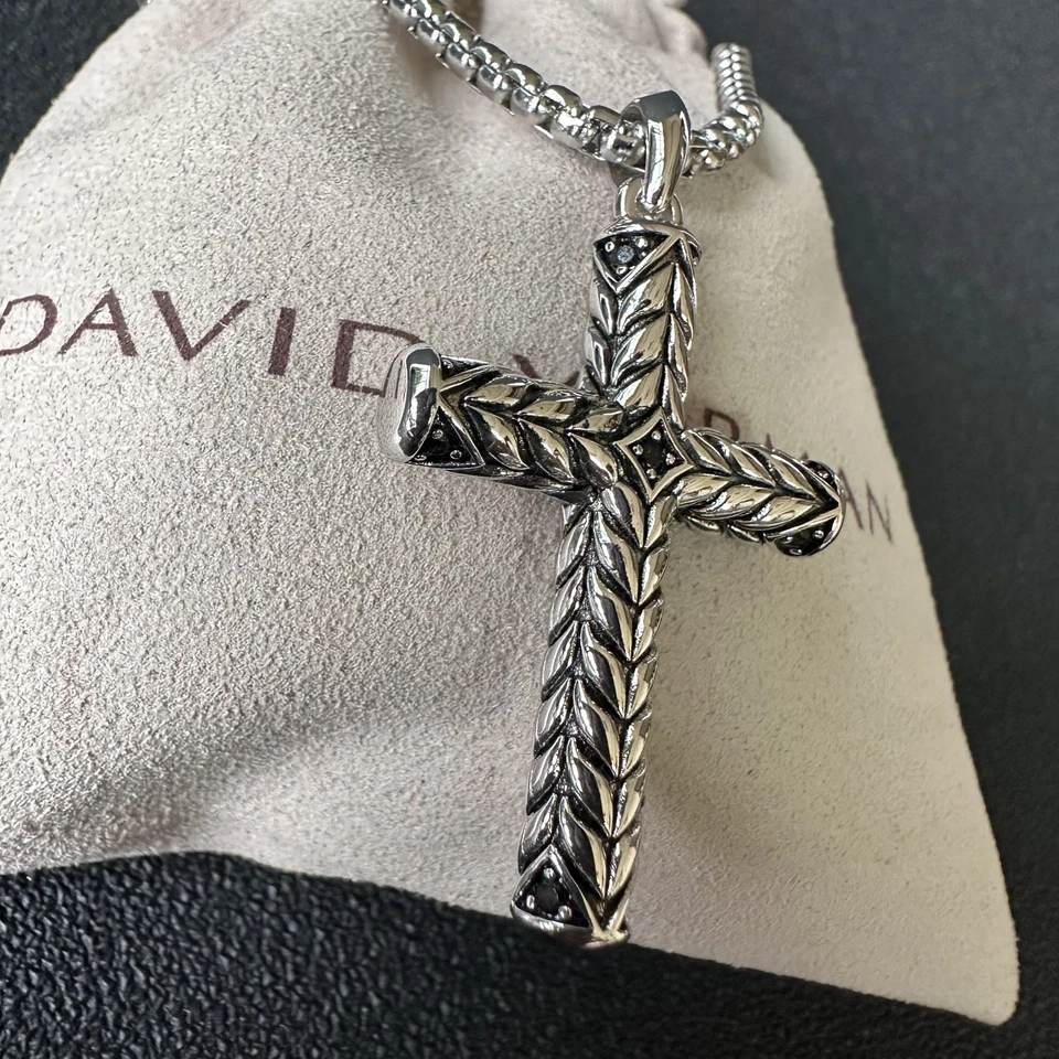 Collar Colgante Cruz David Yurman Plata de Ley 925 con Diamantes Negros 20" Foto 2 de 4