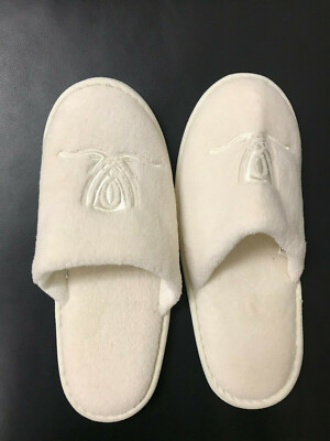 NEW Wynn Resorts Las Vegas Women's Ivory Slippers W/ Clear Plastic Or Dust Bag