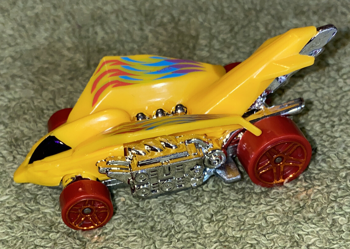 2016 Hot Wheels Street Beasts Turbo Rooster Orange AD00176 2016 Hot Wheels Street Beasts Turbo Rooster Orange AD00176