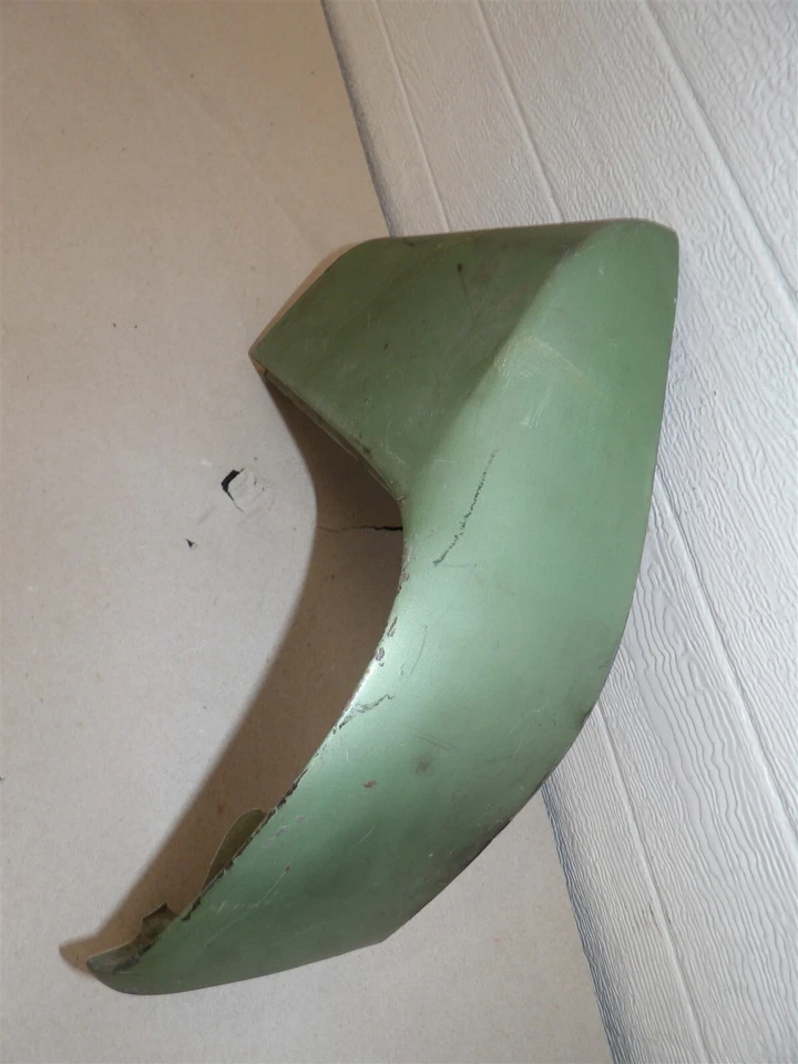 CARCASA LUZ TRASERA PASAJERO DERECHA/EXTENSIÓN PANEL CUARTO 73 OLDSMOBILE DELTA 88  Foto 2 de 4