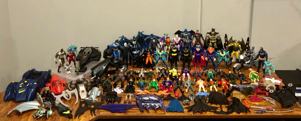 Lote masivo vintage de Batman Kenner: 55 figuras de acción y 60 accesorios, años 80 y 90 Foto 2 de 4