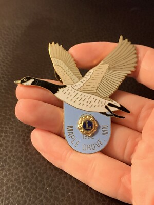 Vintage Maple Grove MN Lions Club Gold Tone Enamel Lapel Pin (GW7)