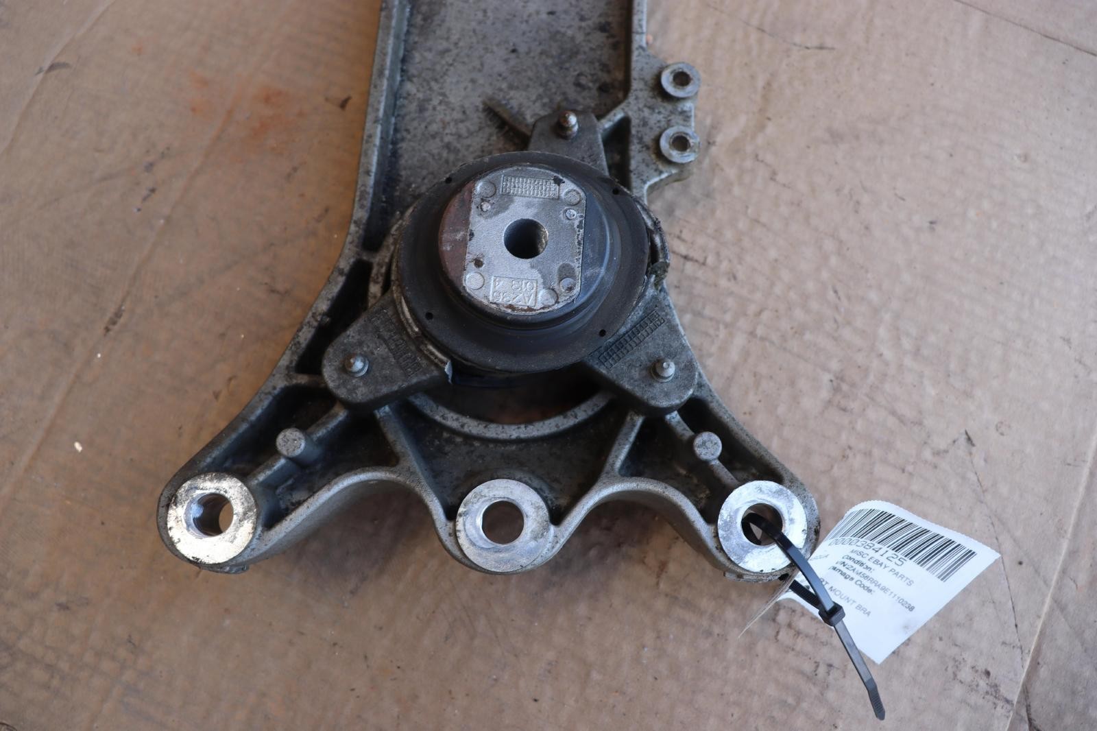 2014-2020 MASERATI QUATTROPORTE AWD TRANSMISSION SUPPORT MOUNT BRACE OEM