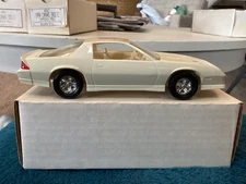 ERTL AMT 1990 Chevy Camaro IROC Z/28 Dealer Promo Model White 6039