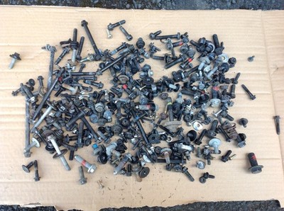 VOLVO V70 XC70 S80 S60 RESTPOSTEN INNEN GEMISCHT MUTTERN SCHRAUBEN BOLZEN AUSSEN 00-09
