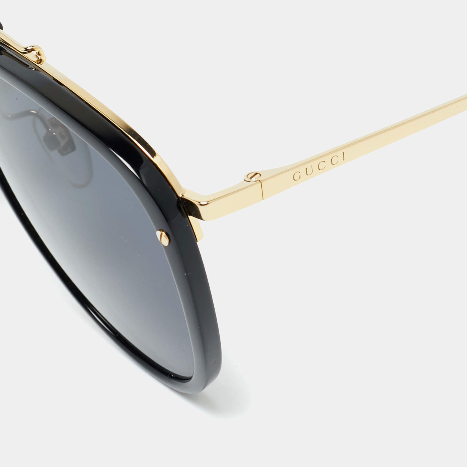 Gucci GG0672S Black Aviator Sunglasses with Case & Cloth image 2